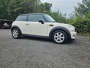 Used 2009 MINI Hatch Cooper White - Interior and Exterior details 5