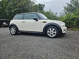Used 2009 MINI Hatch Cooper White - Interior and Exterior details 6