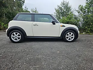 Used 2009 MINI Hatch Cooper White - Interior and Exterior details 7