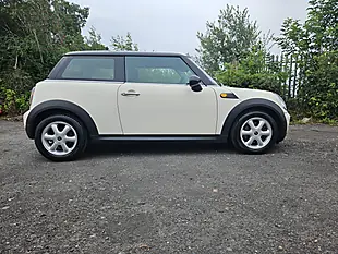 Used 2009 MINI Hatch Cooper White - Interior and Exterior details 8