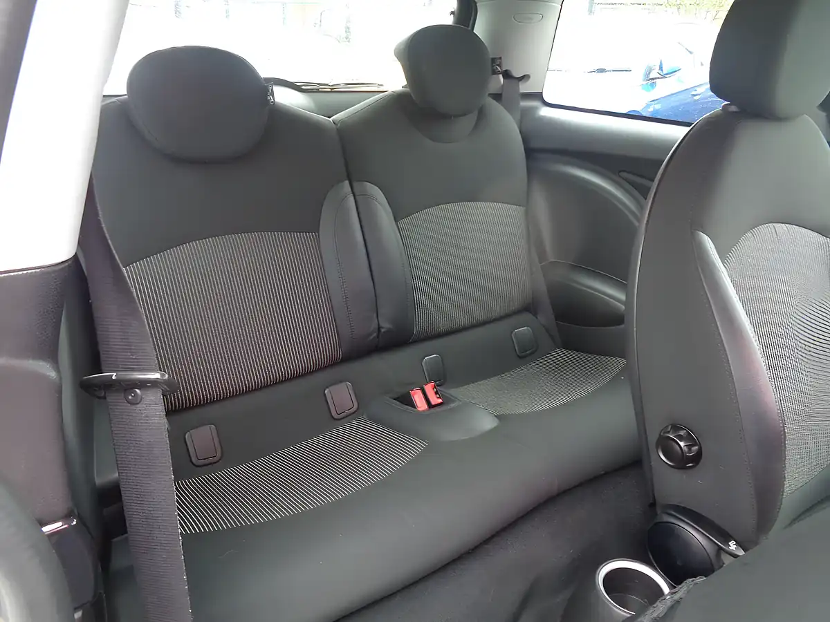 Used 2009 MINI Hatch Graphite Silver - Interior and Exterior details 11