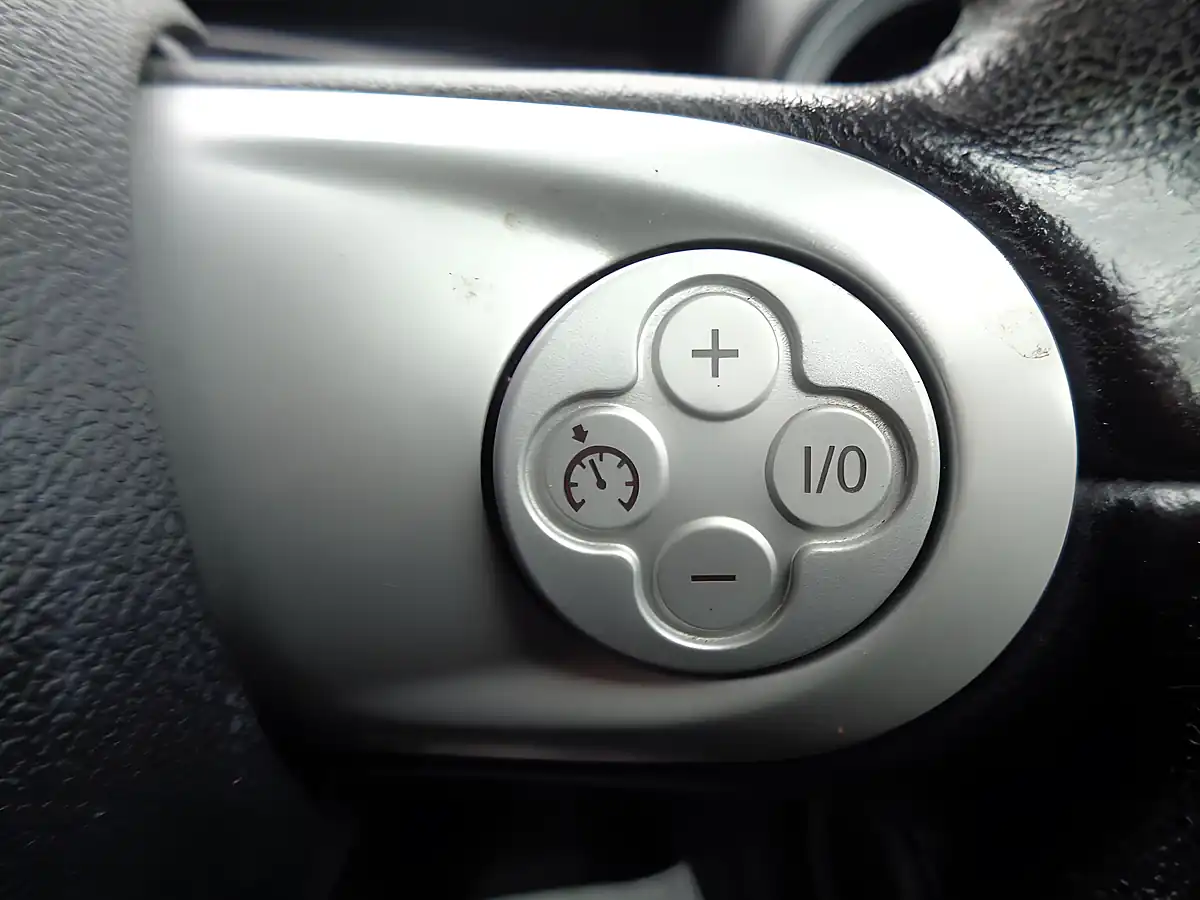 Used 2009 MINI Hatch Graphite Silver - Interior and Exterior details 16