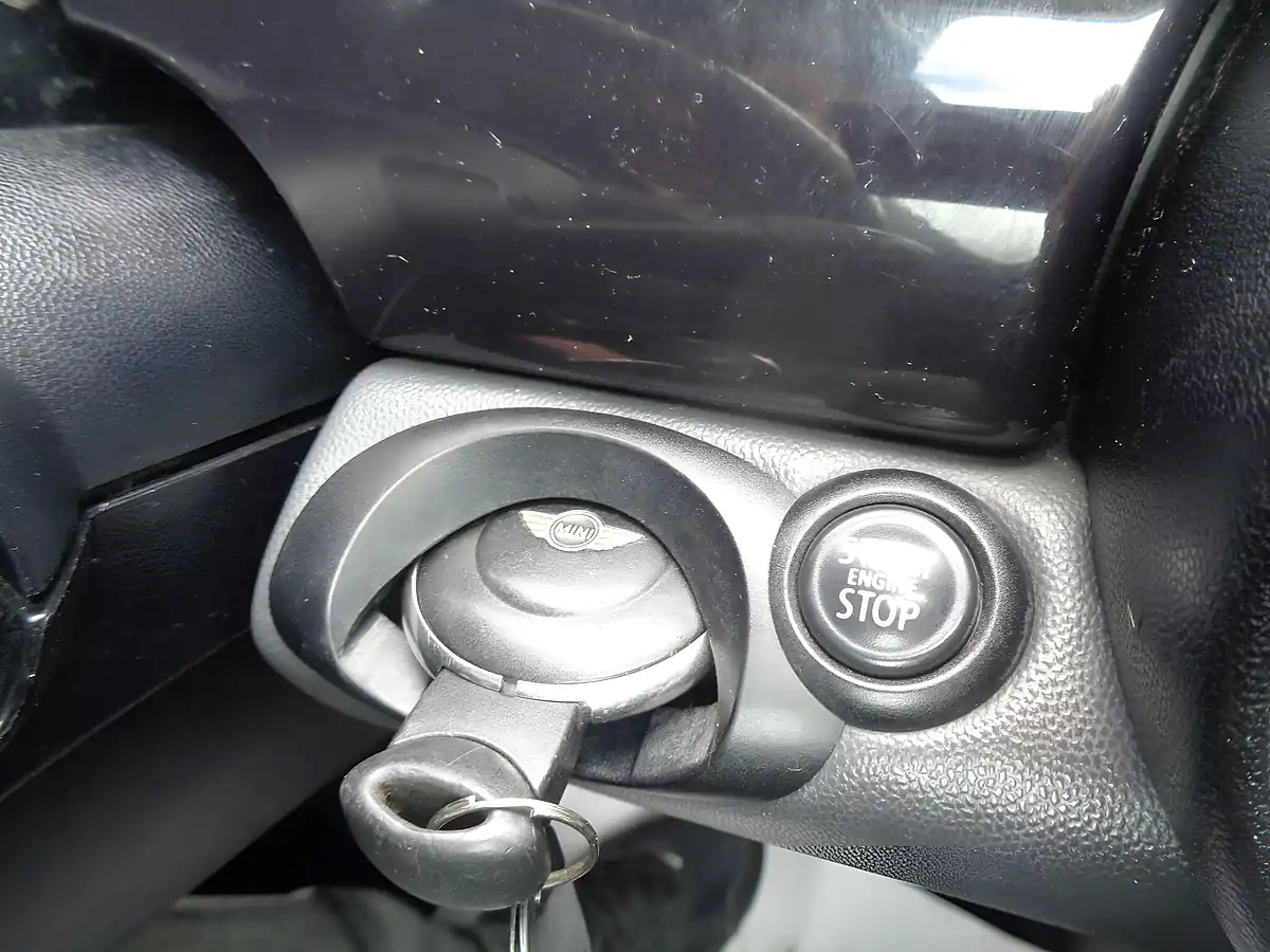 Used 2009 MINI Hatch Graphite Silver - Interior and Exterior details 17