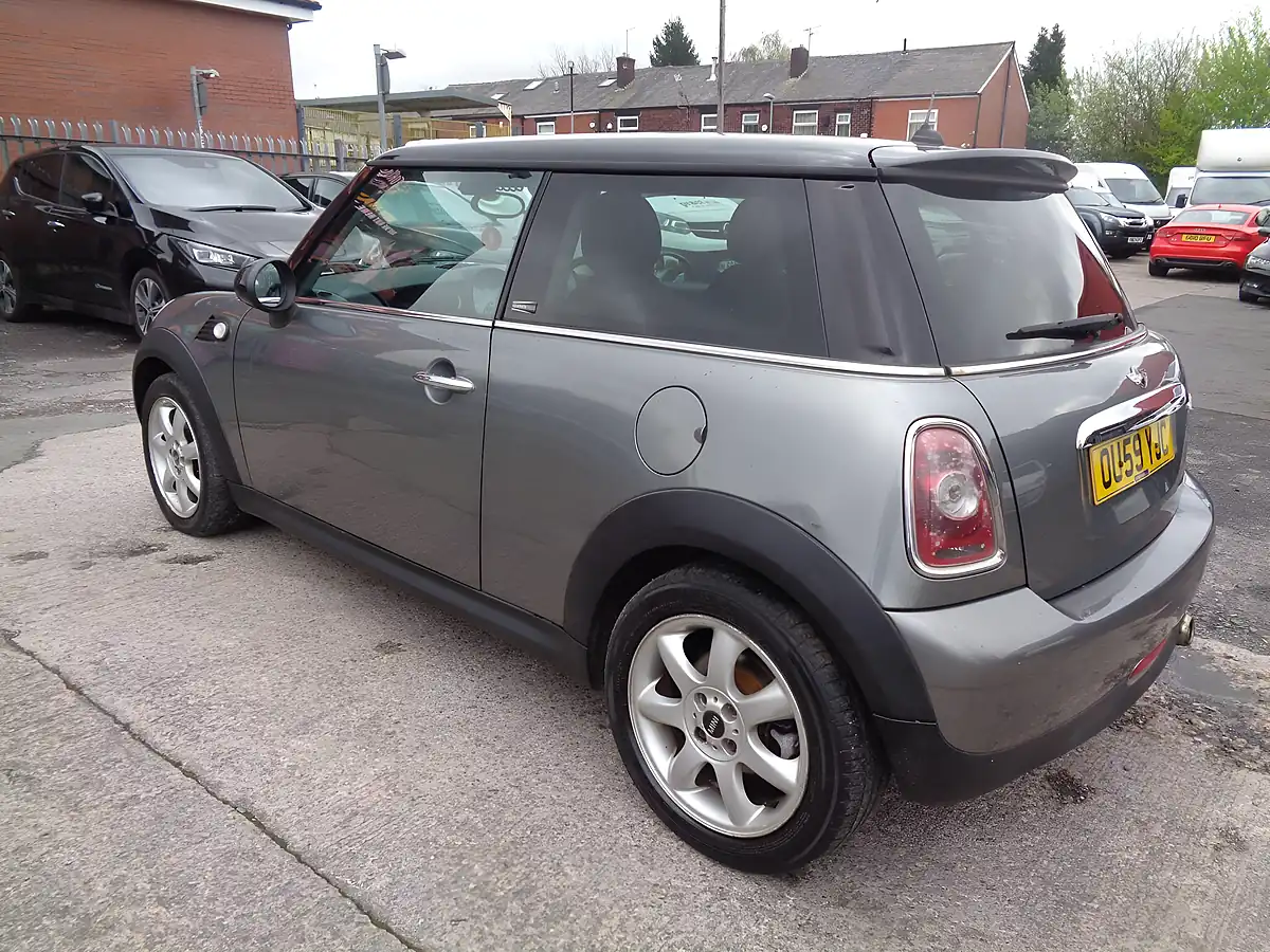 Used 2009 MINI Hatch Graphite Silver - Interior and Exterior details 8
