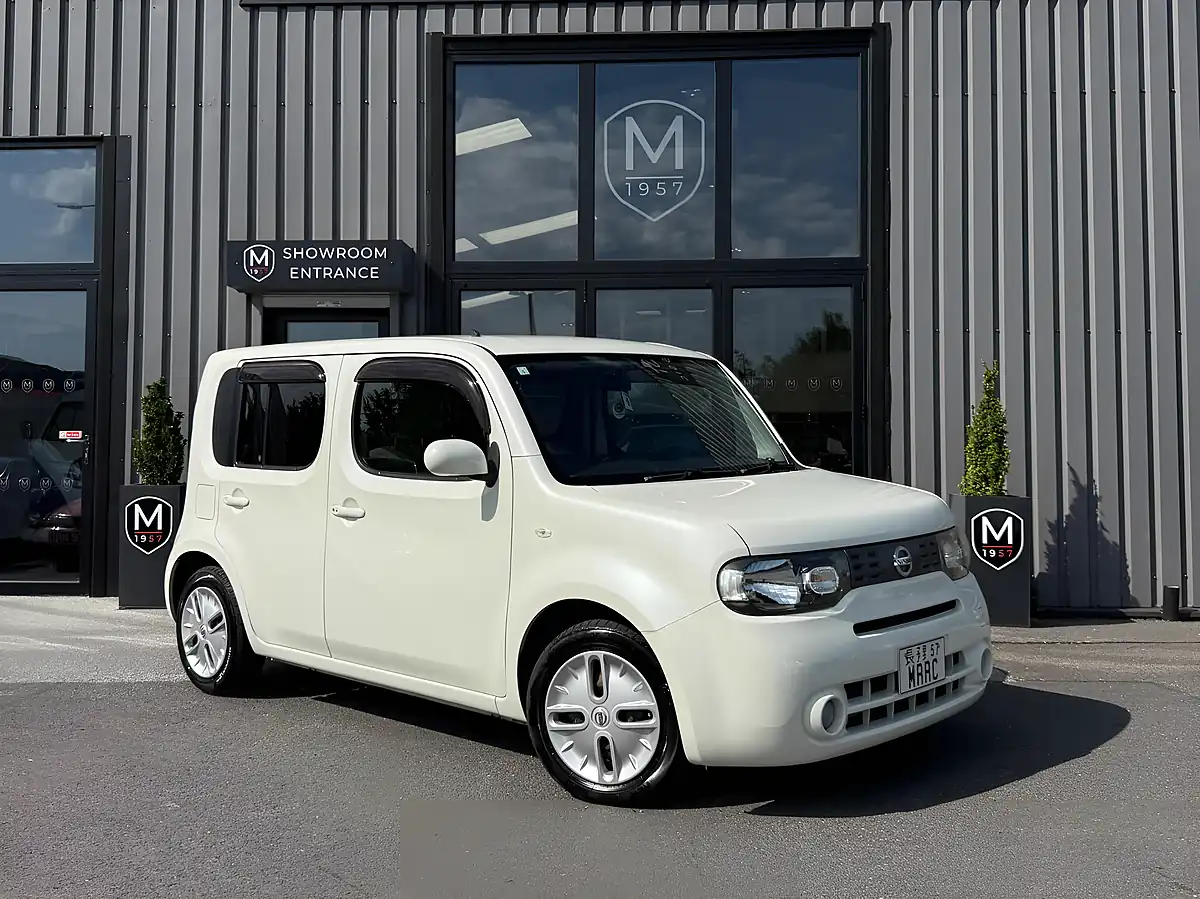 Used 2009 Nissan Cube 15X V Selection White - Front View