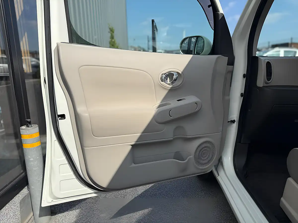 Used 2009 Nissan Cube 15X V Selection White - Interior and Exterior details 14