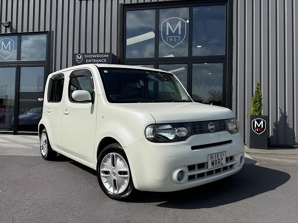 Used 2009 Nissan Cube 15X V Selection White - Interior and Exterior details 6