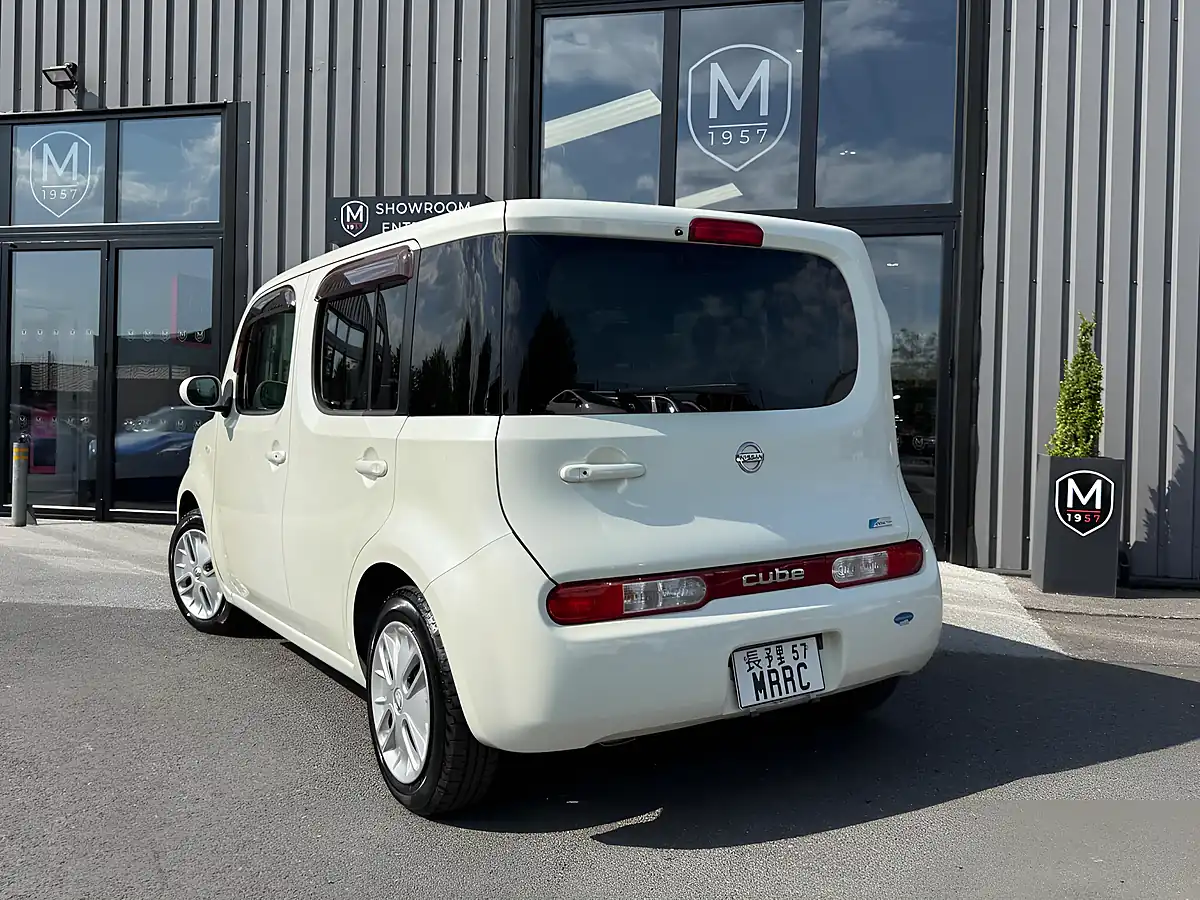 Used 2009 Nissan Cube 15X V Selection White - Interior and Exterior details 7