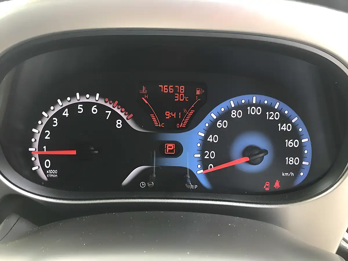 Used 2009 Nissan Cube V Selection White - Interior and Exterior details 10