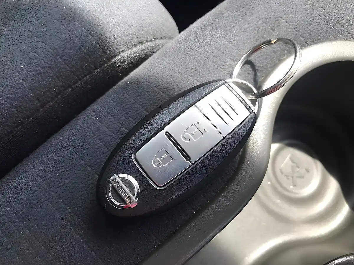 Used 2009 Nissan Cube V Selection White - Interior and Exterior details 11
