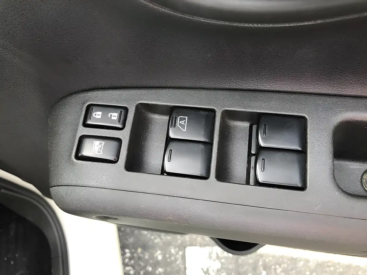 Used 2009 Nissan Cube V Selection White - Interior and Exterior details 16