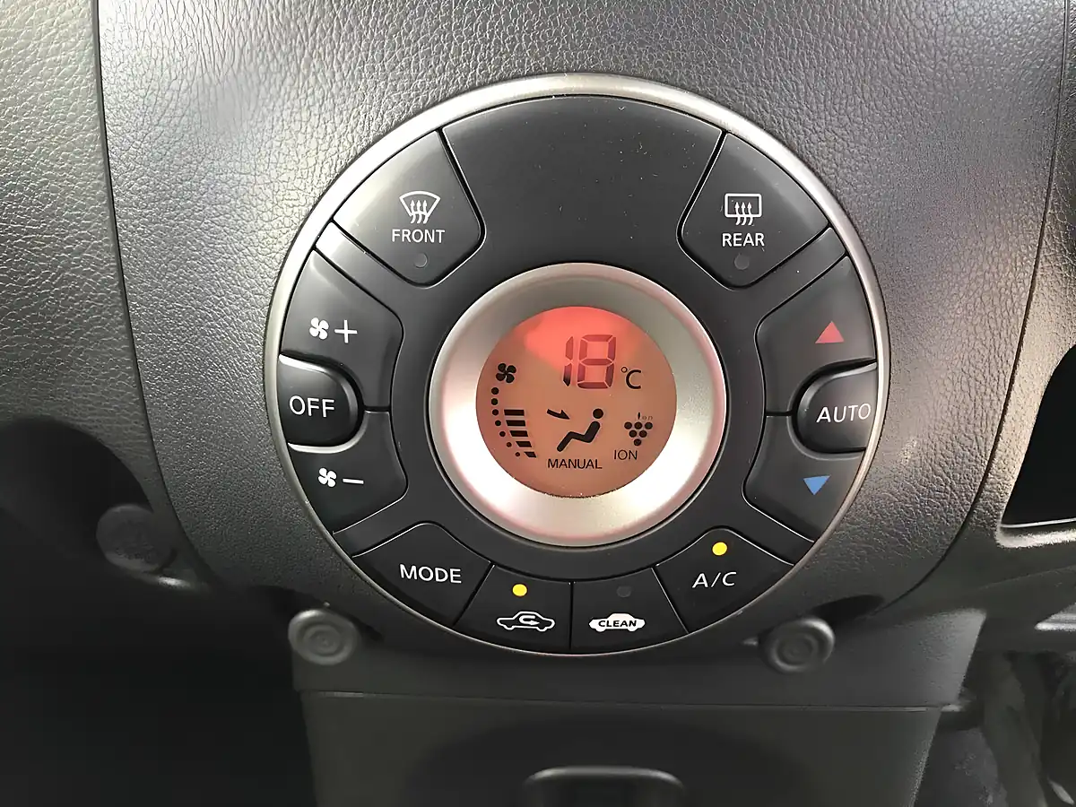 Used 2009 Nissan Cube V Selection White - Interior and Exterior details 18