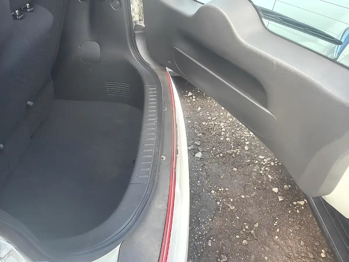 Used 2009 Nissan Cube V Selection White - Interior and Exterior details 19