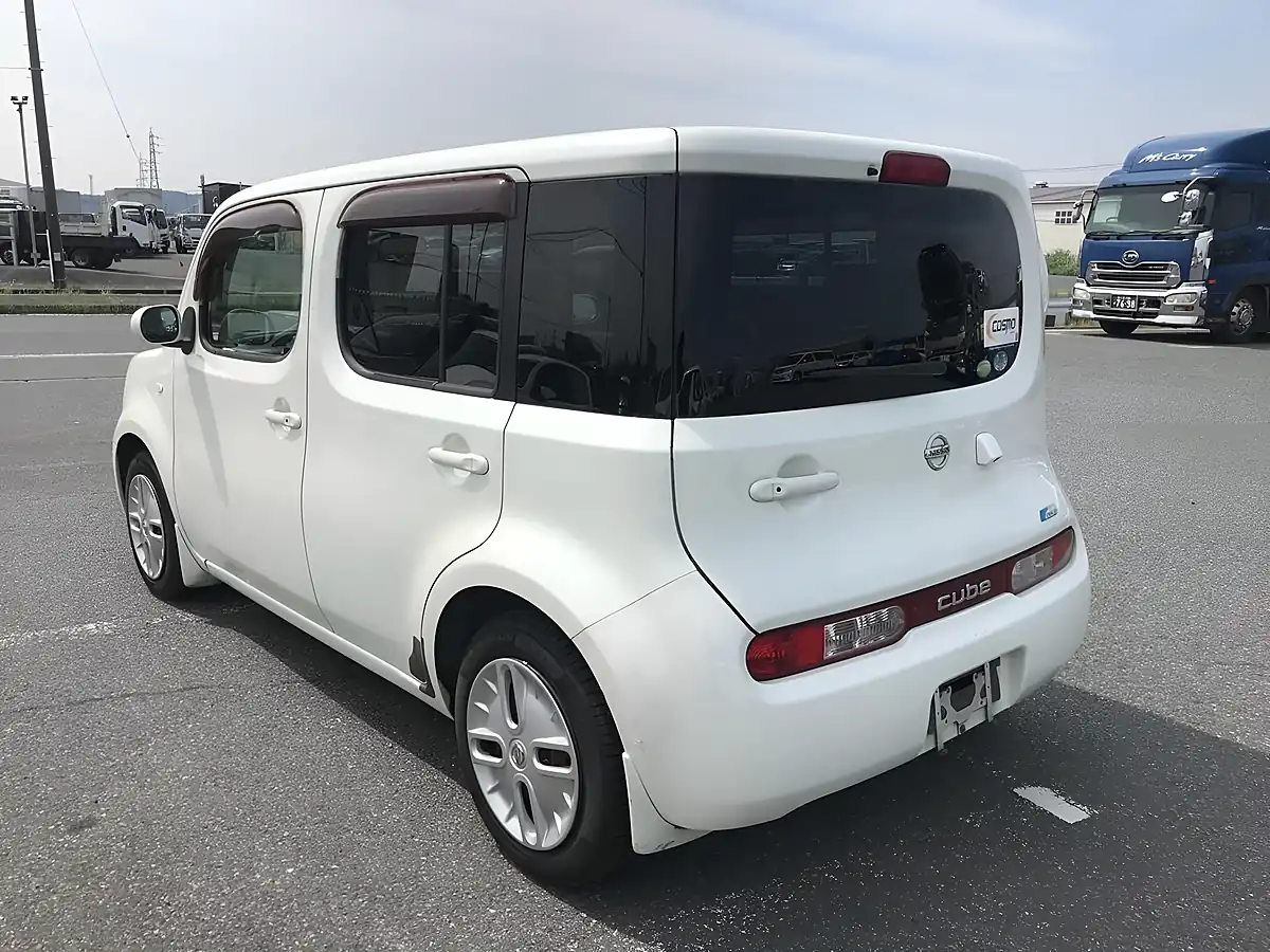 Used 2009 Nissan Cube V Selection White - Interior and Exterior details 3