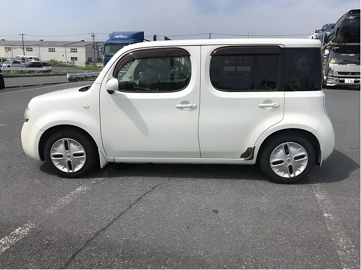 Used 2009 Nissan Cube V Selection White - Interior and Exterior details 5