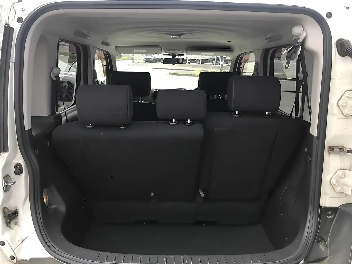 Used 2009 Nissan Cube V Selection White - Interior and Exterior details 7