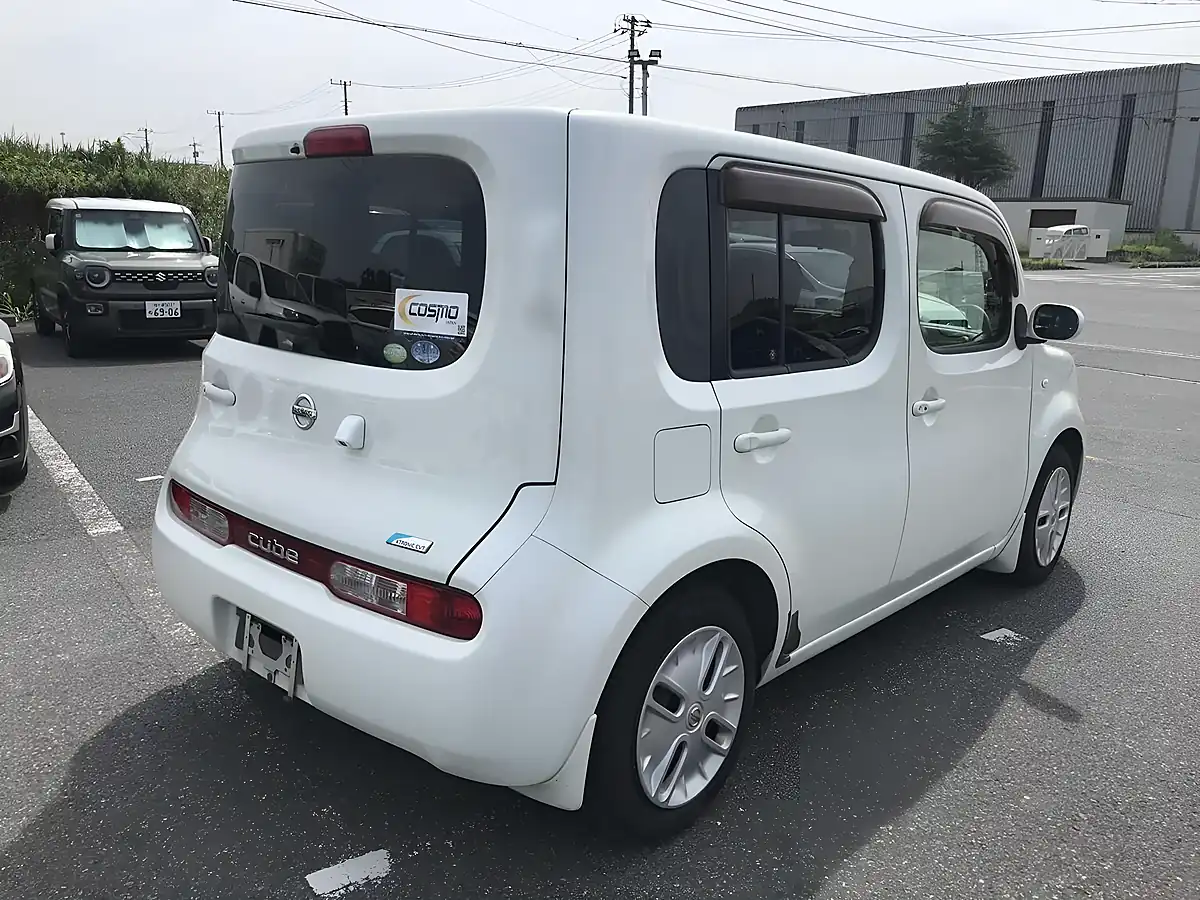Used 2009 Nissan Cube V Selection White - Interior and Exterior details 8