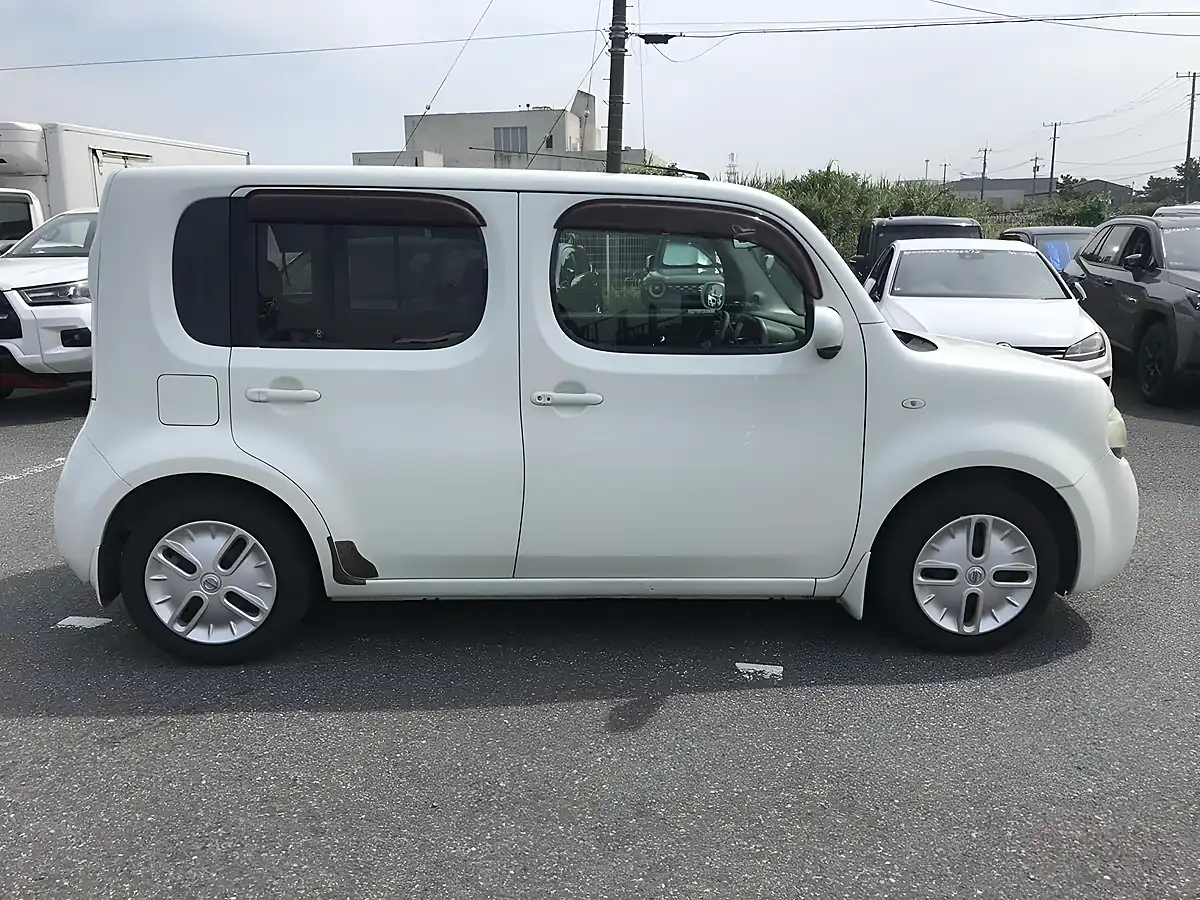 Used 2009 Nissan Cube V Selection White - Interior and Exterior details 9
