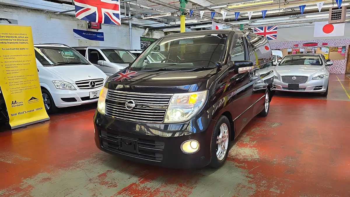 Used 2009 Nissan Elgrand Highway Star Black - Front View