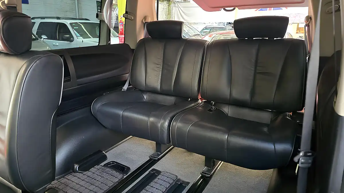 Used 2009 Nissan Elgrand Highway Star Black - Interior and Exterior details 10