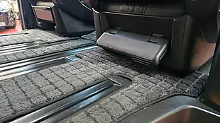 Used 2009 Nissan Elgrand Highway Star Black - Interior and Exterior details 11
