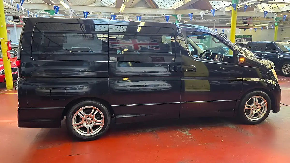 Used 2009 Nissan Elgrand Highway Star Black - Interior and Exterior details 12
