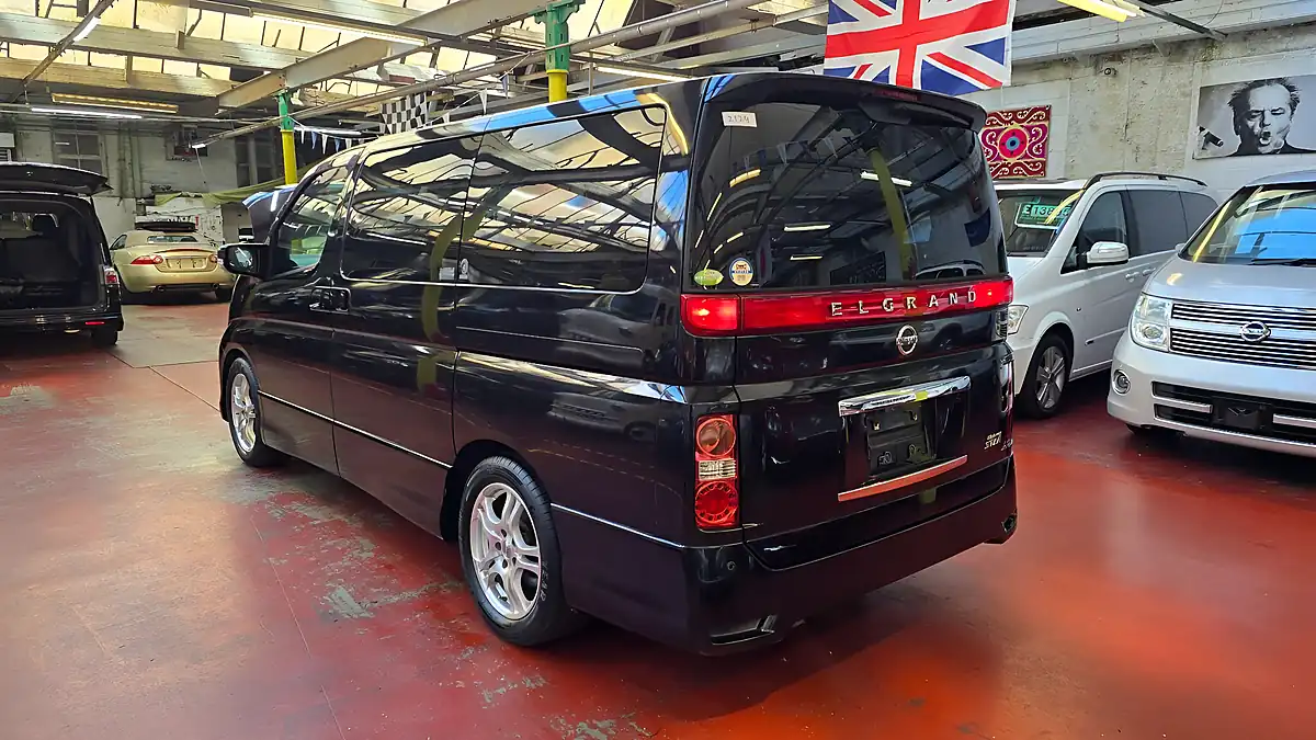 Used 2009 Nissan Elgrand Highway Star Black - Interior and Exterior details 14