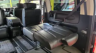 Used 2009 Nissan Elgrand Highway Star Black - Interior and Exterior details 15