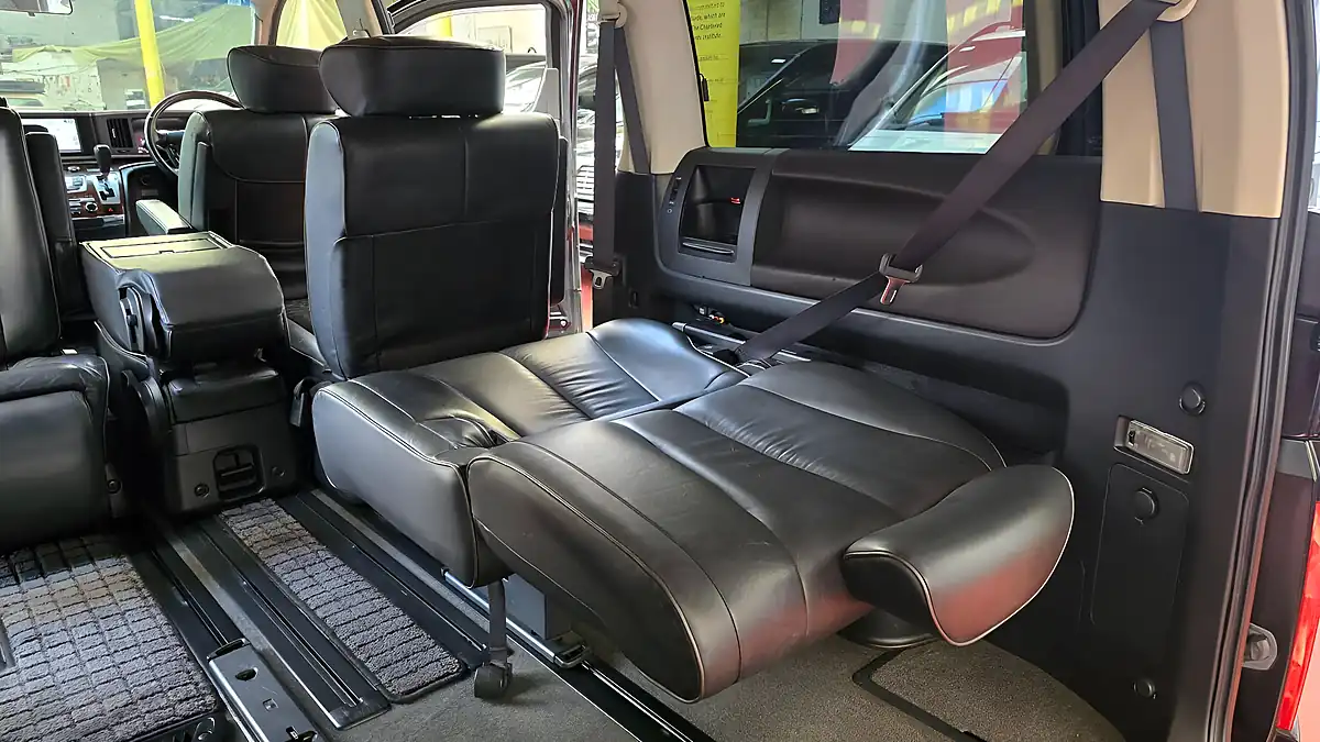 Used 2009 Nissan Elgrand Highway Star Black - Interior and Exterior details 15