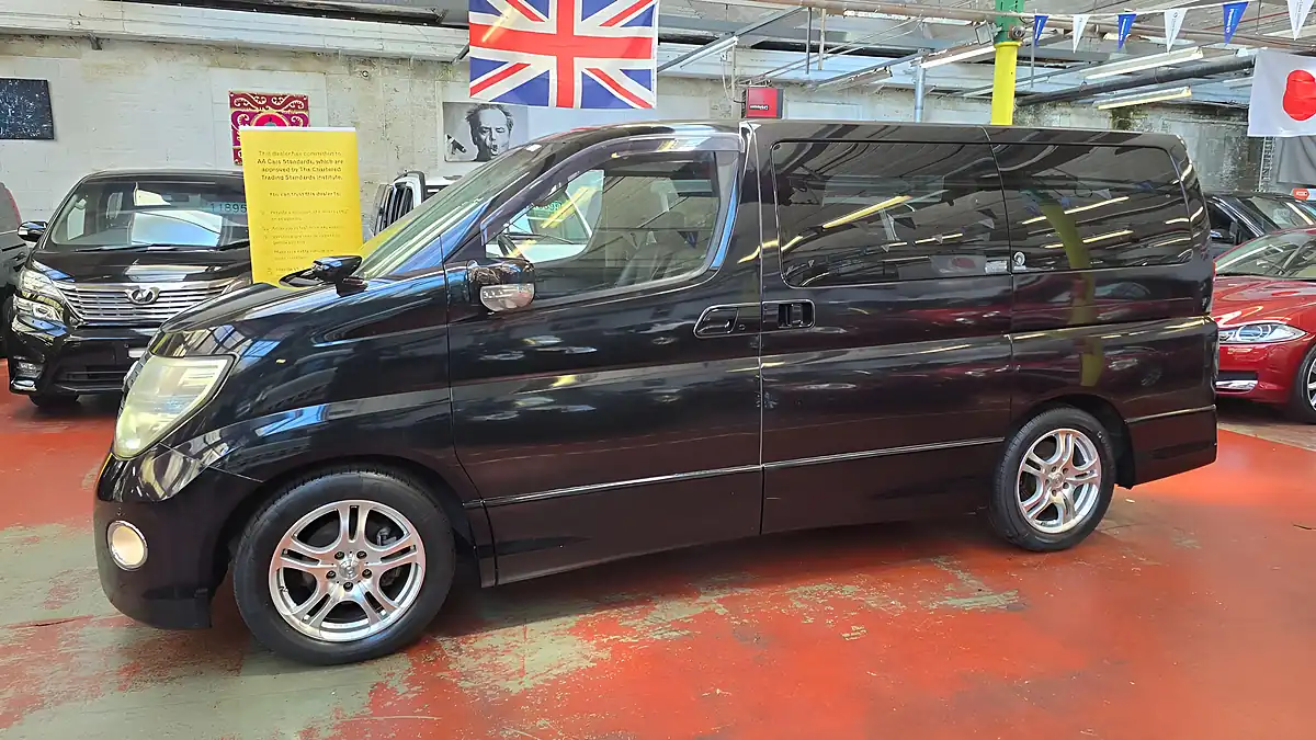 Used 2009 Nissan Elgrand Highway Star Black - Interior and Exterior details 19