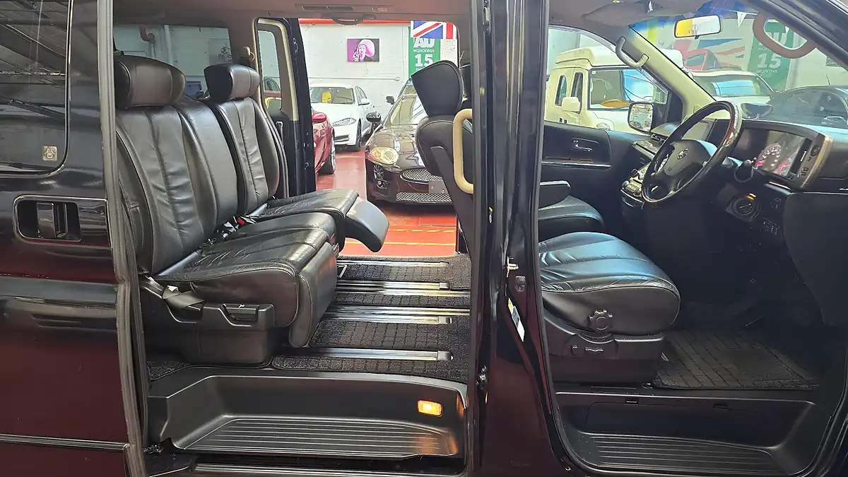 Used 2009 Nissan Elgrand Highway Star Black - Interior and Exterior details 5