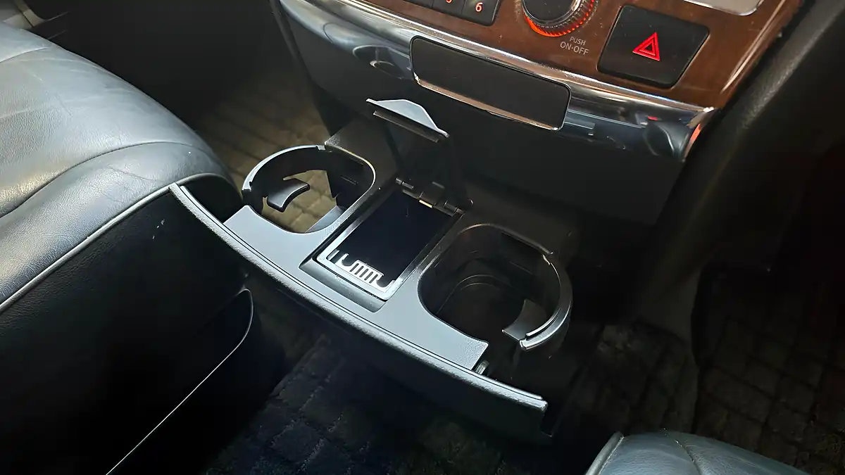 Used 2009 Nissan Elgrand Highway Star Black - Interior and Exterior details 7