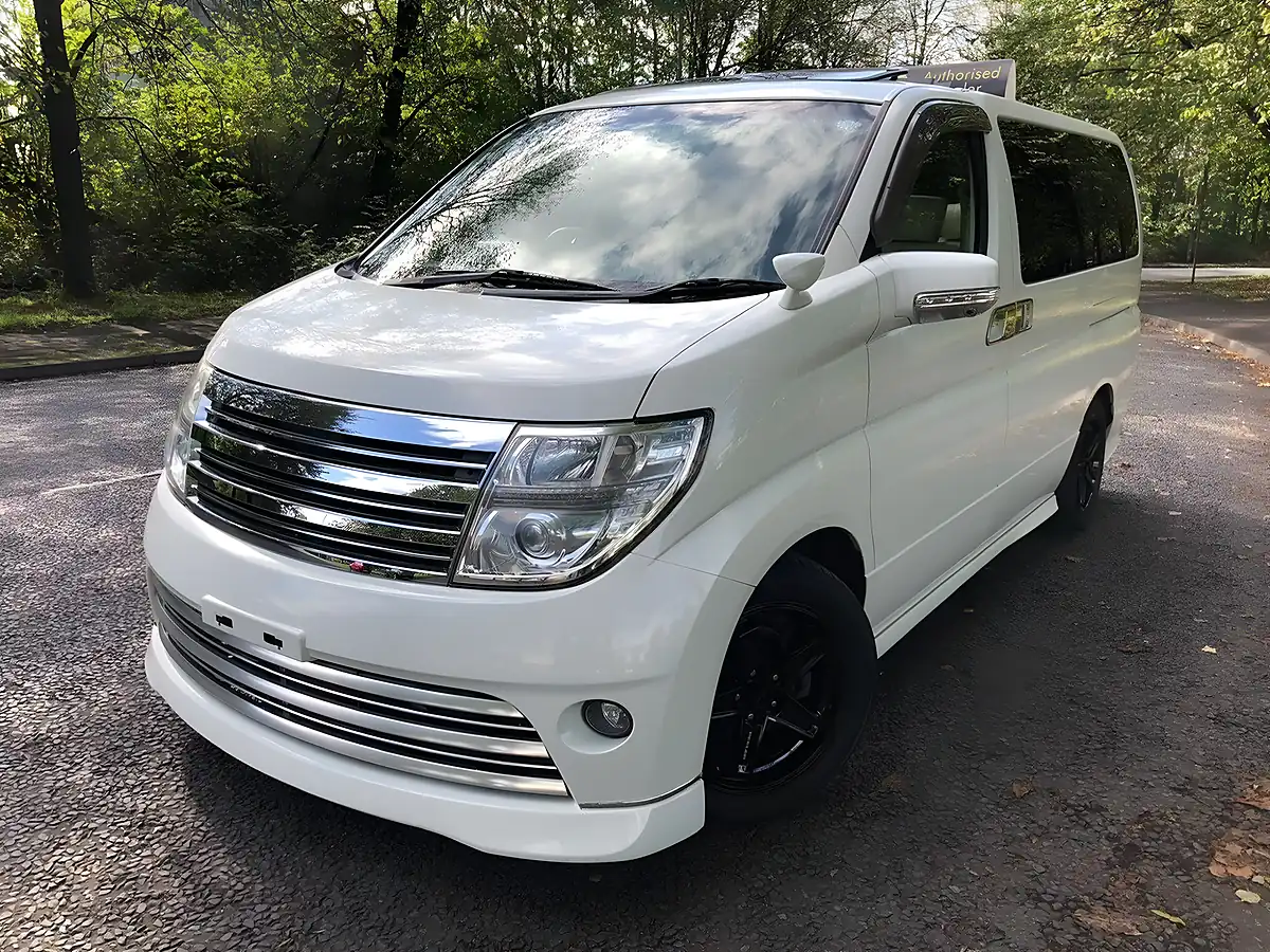 Used 2009 Nissan Elgrand Rider Autech White - Interior and Exterior details 12