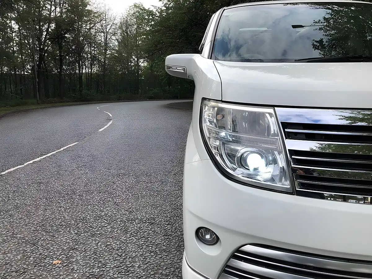 Used 2009 Nissan Elgrand Rider Autech White - Interior and Exterior details 14
