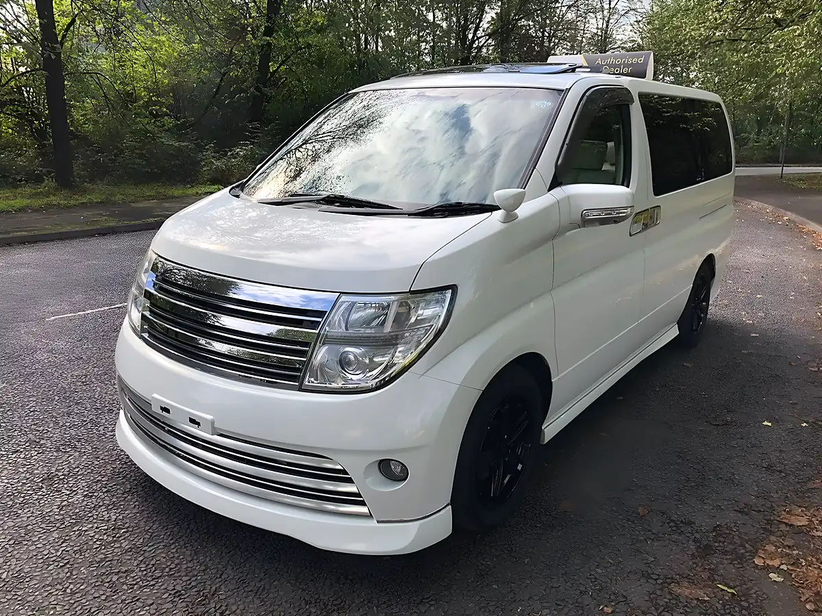 Used 2009 Nissan Elgrand Rider Autech White - Interior and Exterior details 4