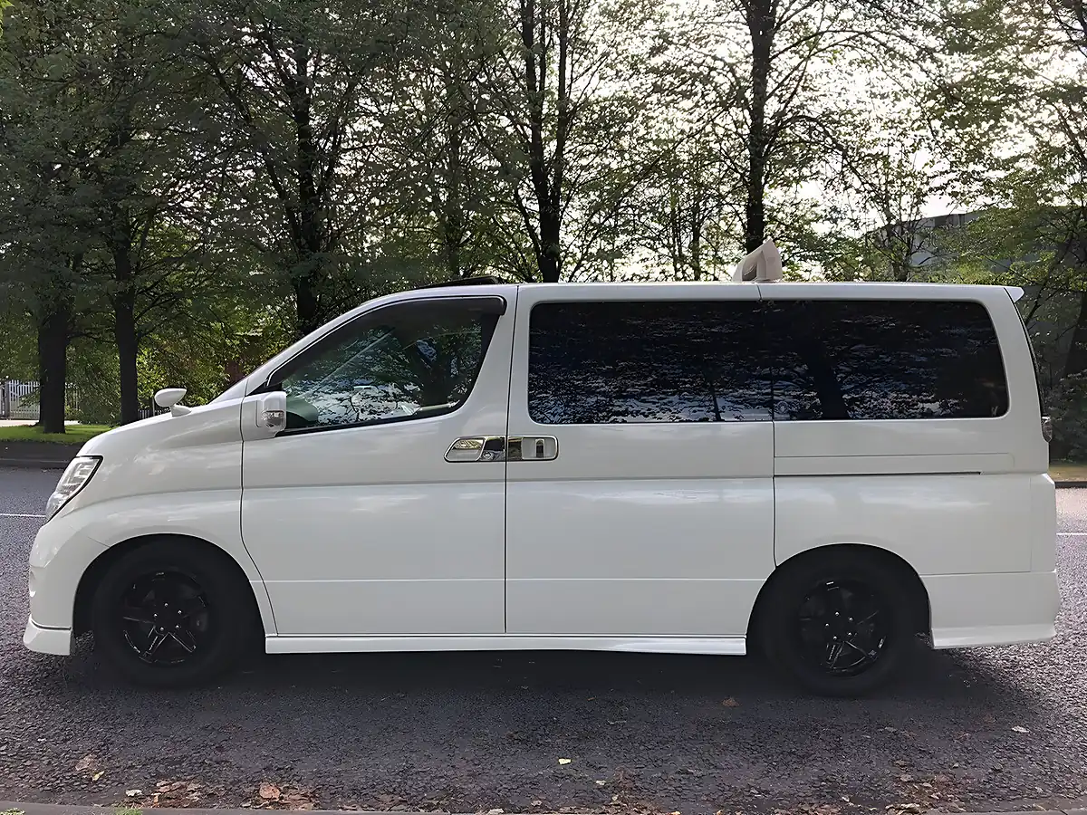 Used 2009 Nissan Elgrand Rider Autech White - Interior and Exterior details 5