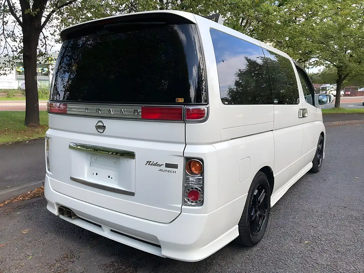 Used 2009 Nissan Elgrand Rider Autech White - Interior and Exterior details 8