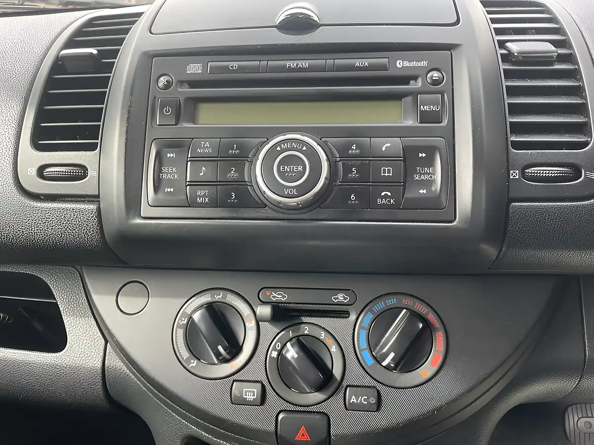 Used 2009 Nissan Note Acenta Red - Interior and Exterior details 9
