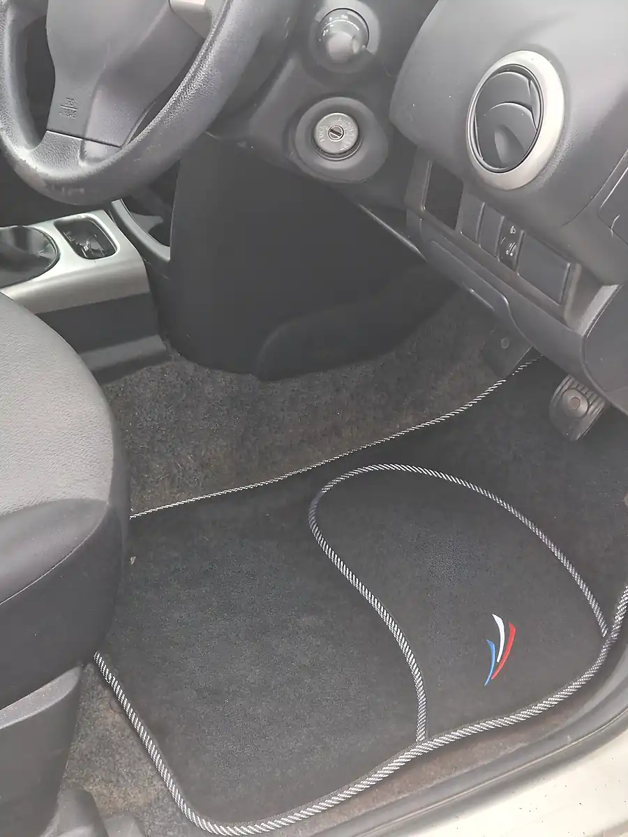 Used 2009 Nissan Note Visia White - Interior and Exterior details 11