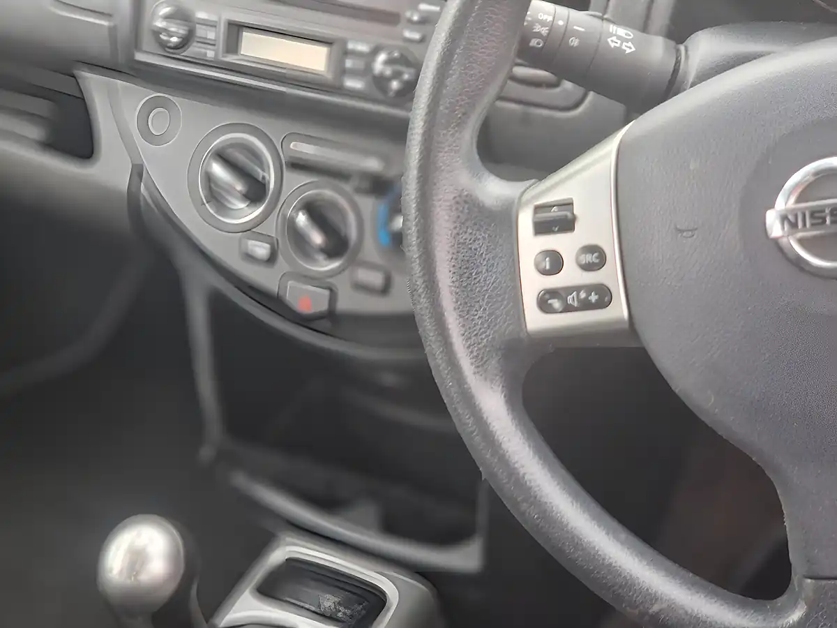 Used 2009 Nissan Note Visia White - Interior and Exterior details 13