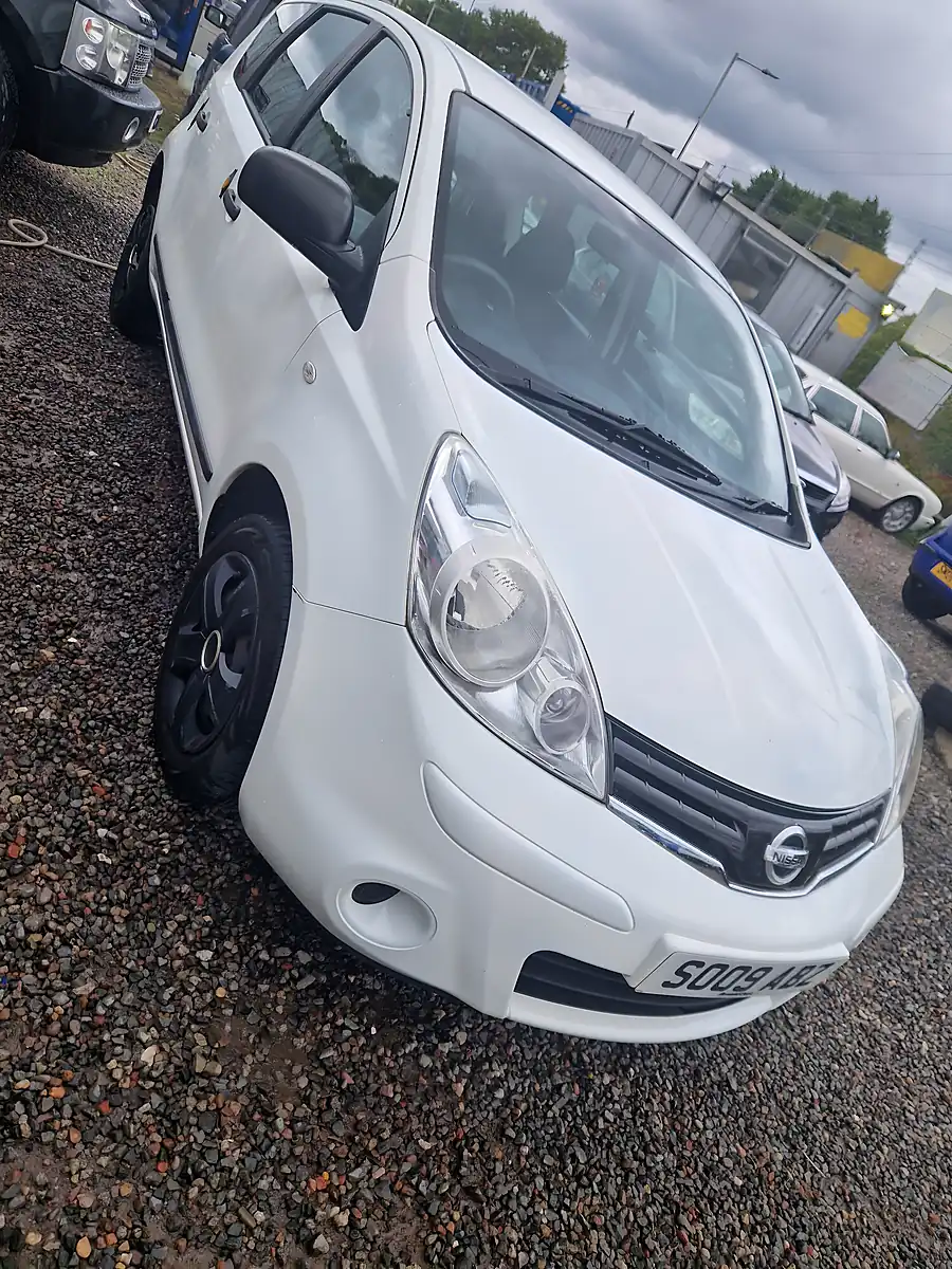Used 2009 Nissan Note Visia White - Interior and Exterior details 4