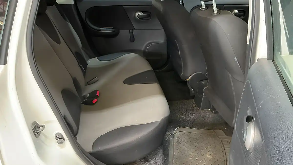 Used 2009 Nissan Note Visia White - Interior and Exterior details 10
