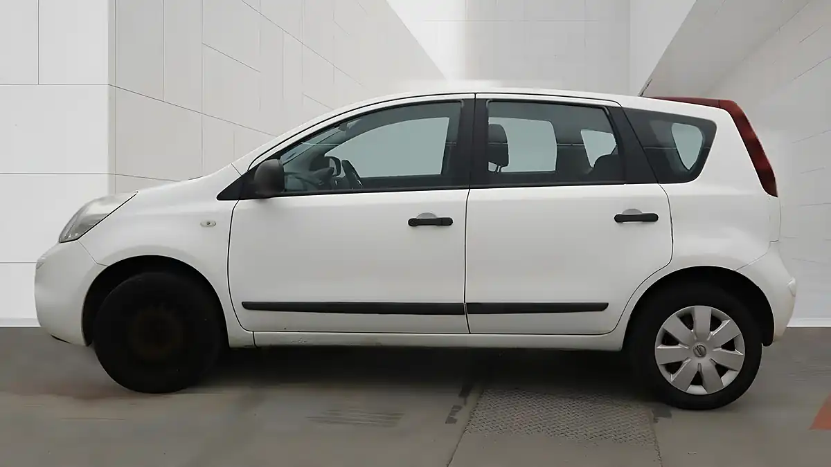 Used 2009 Nissan Note Visia White - Interior and Exterior details 3