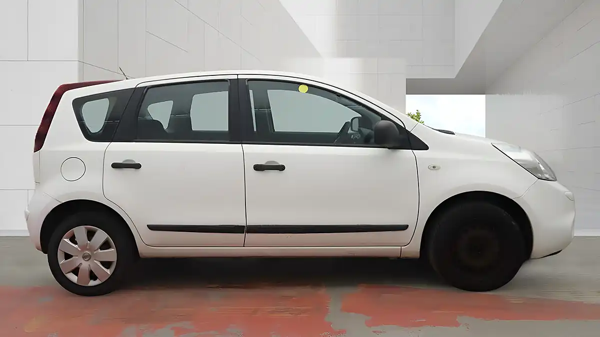Used 2009 Nissan Note Visia White - Interior and Exterior details 4