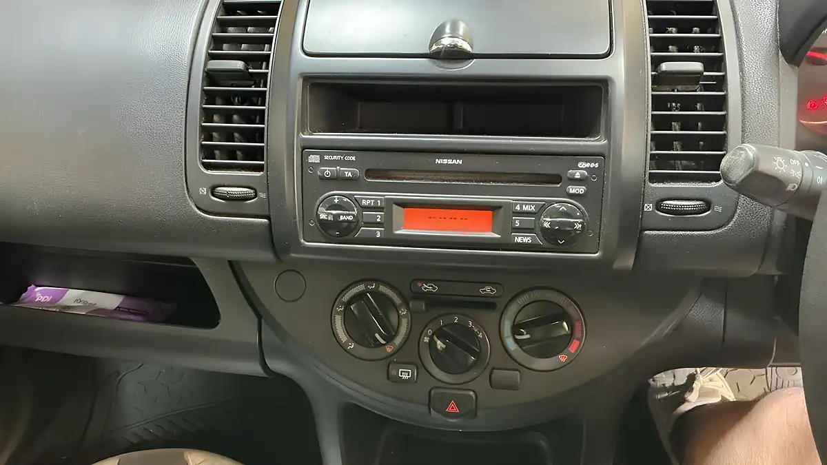 Used 2009 Nissan Note Visia White - Interior and Exterior details 9