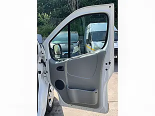 Used 2009 Nissan Primastar Se White - Interior and Exterior details 13