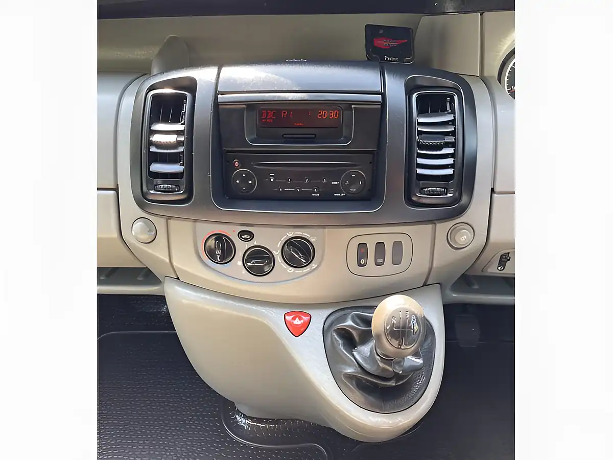 Used 2009 Nissan Primastar Se White - Interior and Exterior details 15