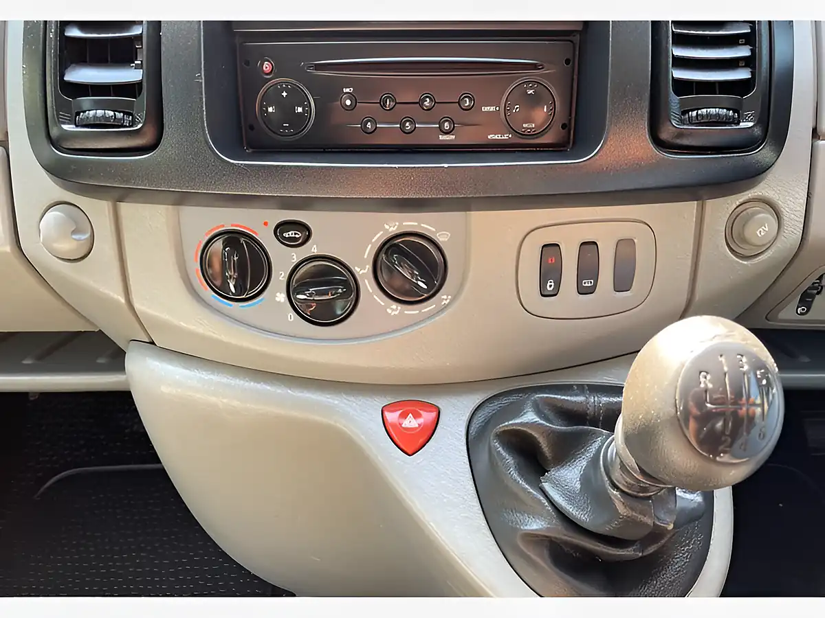 Used 2009 Nissan Primastar Se White - Interior and Exterior details 16