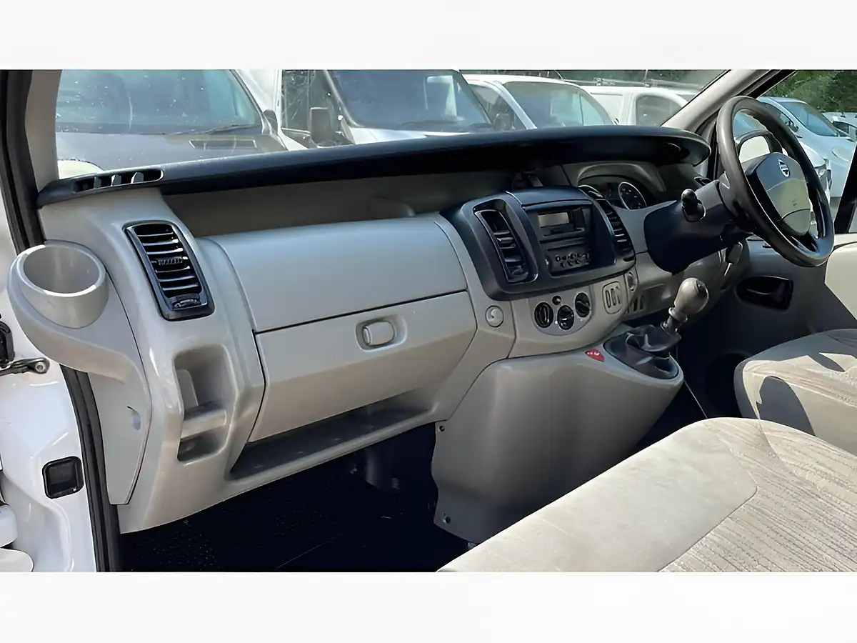 Used 2009 Nissan Primastar Se White - Interior and Exterior details 17