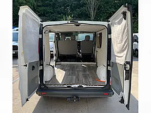 Used 2009 Nissan Primastar Se White - Interior and Exterior details 9